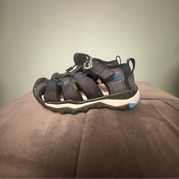 Keen Newport H2 Closed Toe
Waterproof Hiking Sandals Shoes
1022903 Size - Picture 2 of 11